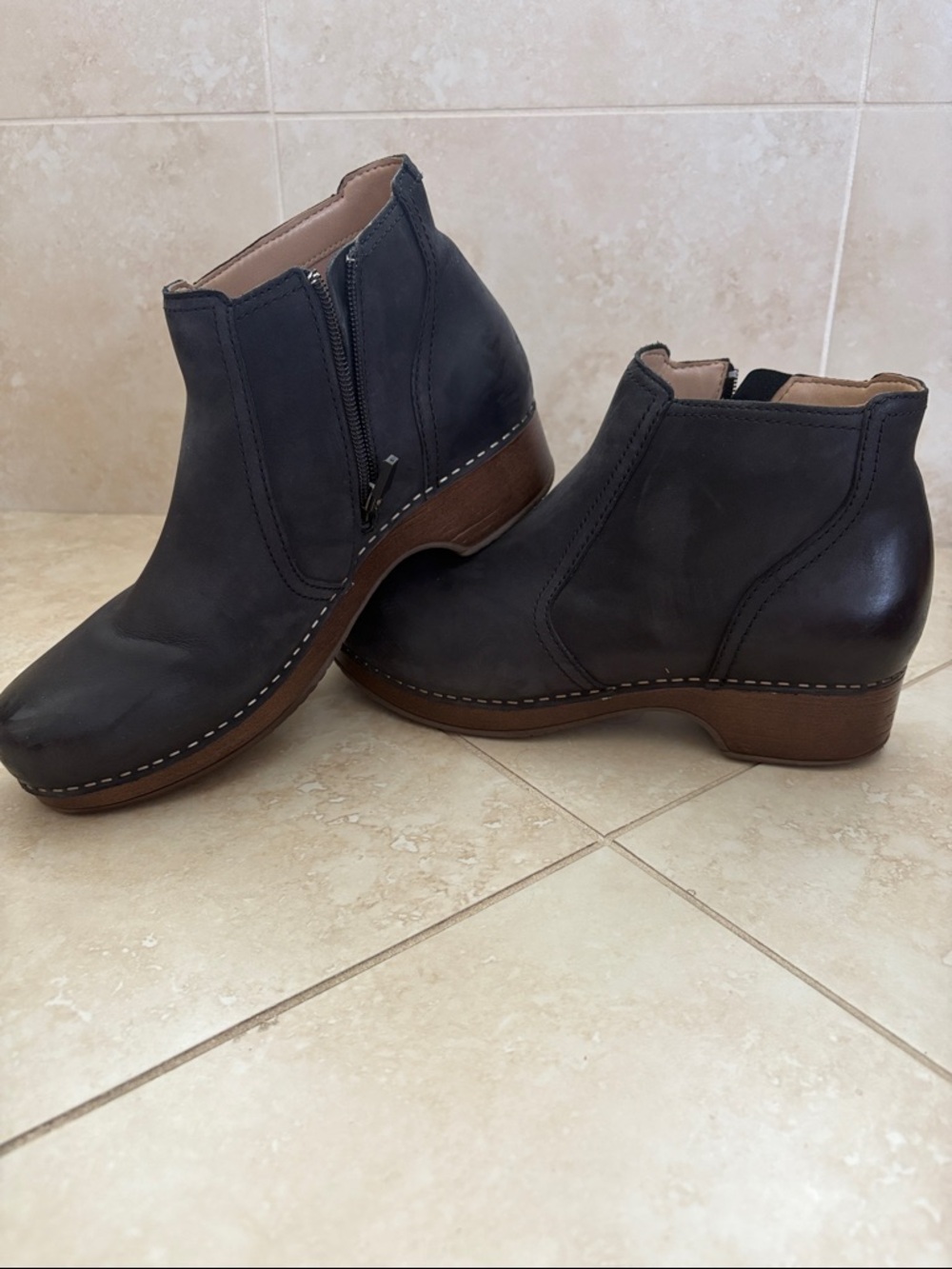 Dansko Women's Black Leather Ankle Booties with Side Zip size 39